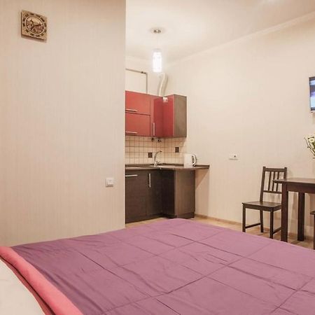 Central Cozy Apartment With Parking! Lviv Eksteriør billede