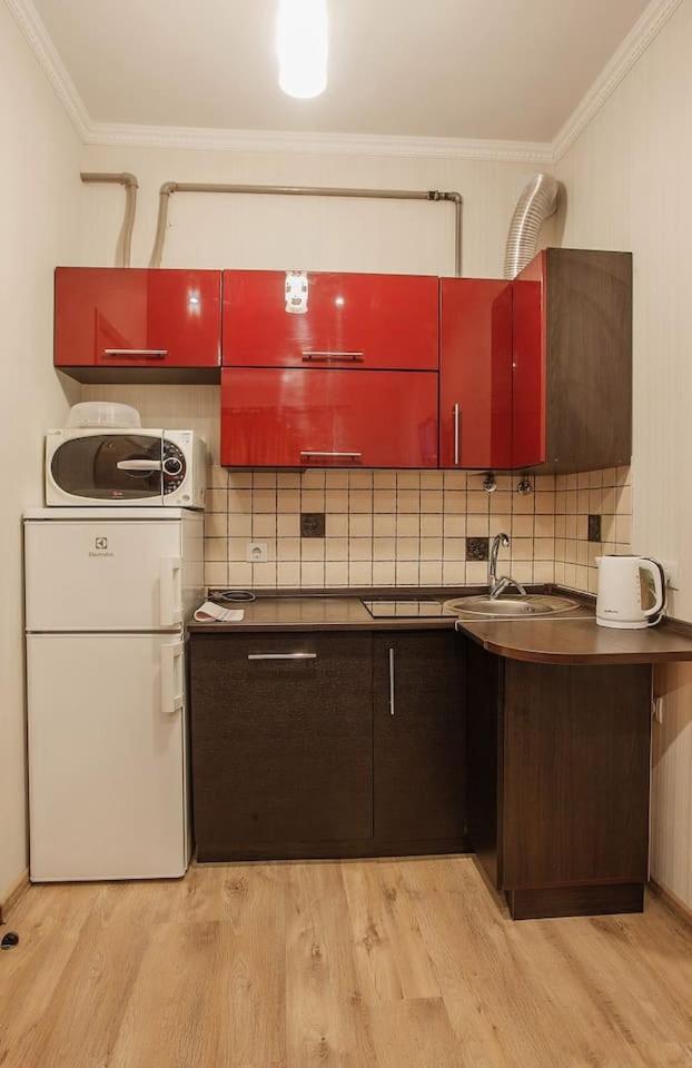 Central Cozy Apartment With Parking! Lviv Eksteriør billede