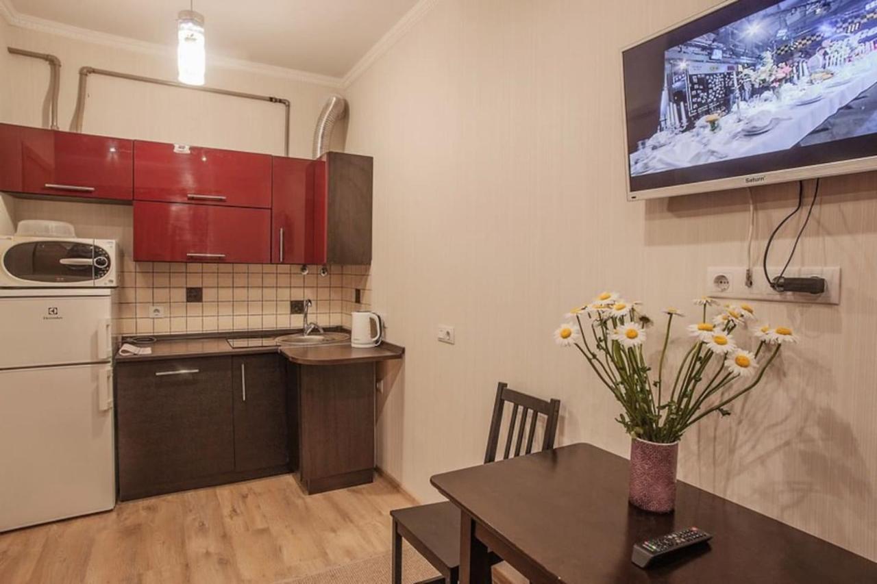 Central Cozy Apartment With Parking! Lviv Eksteriør billede